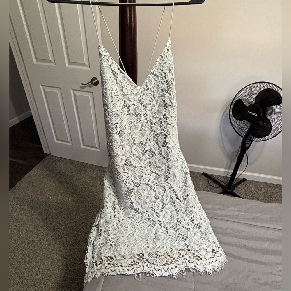 Size 4 NBD lace dress